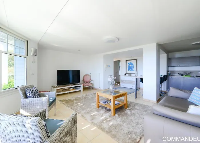 Aux Premieres Loges Villa *