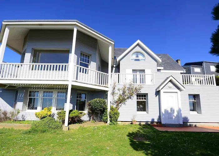 Aux Premieres Loges Villa *